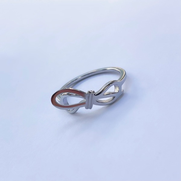 Wind Ribbon Point Ring