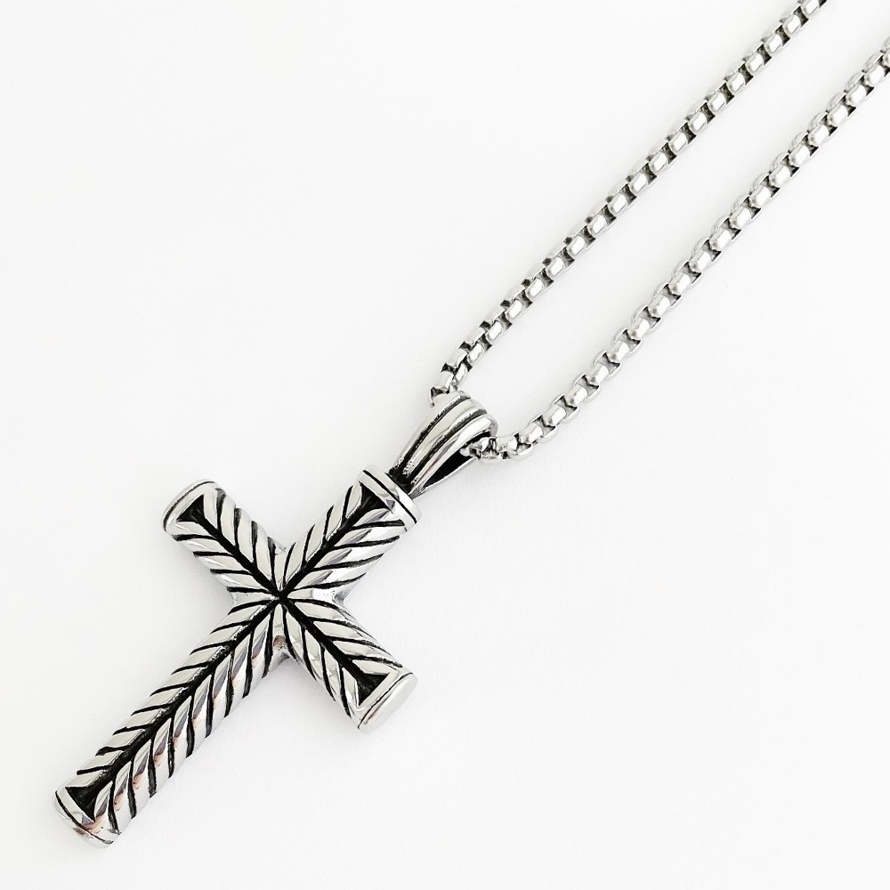 Leaf Pattern Cross Necklace