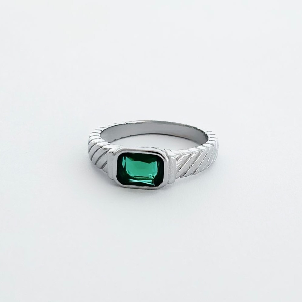 Green crystal ice ring