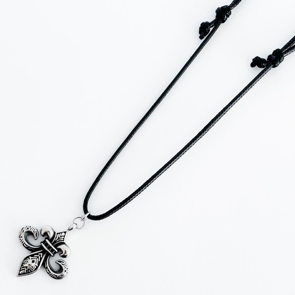 Leather Free Wave Decorated Necklace