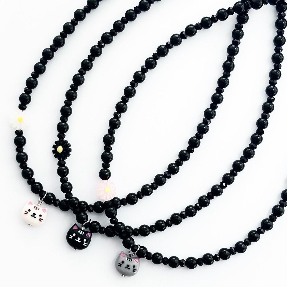 Black Beads Daisy Cats Necklace