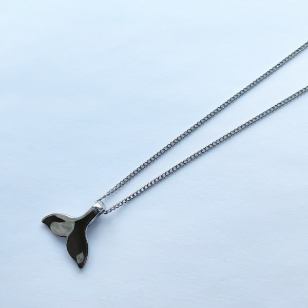 Dolphin Tail Point Necklace