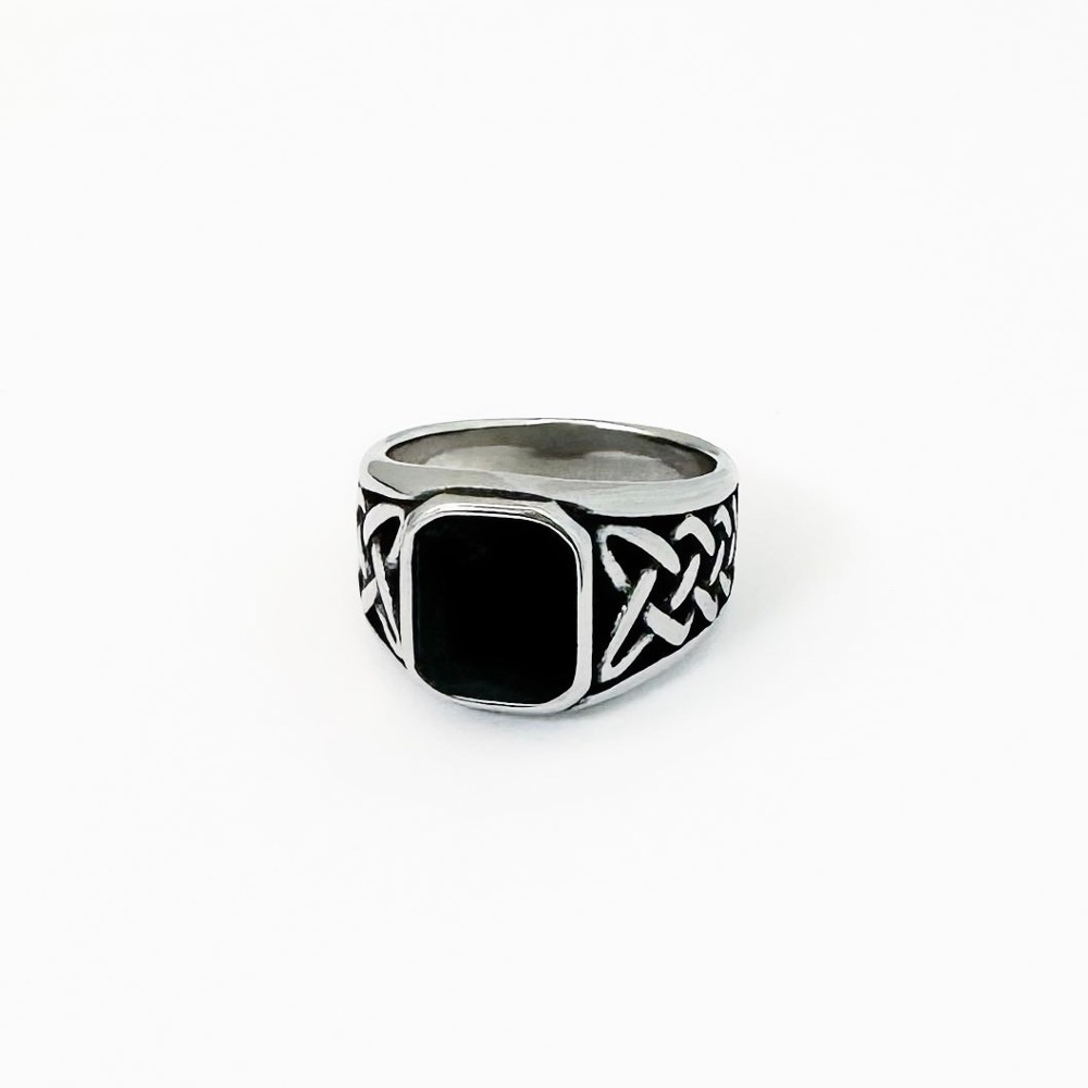 Onyx Sprout Ring