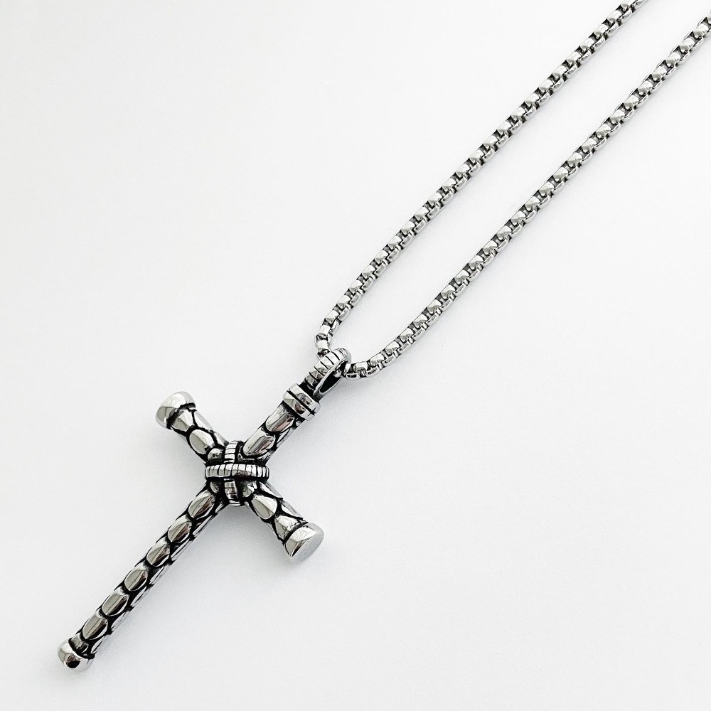 Long cross comment necklace
