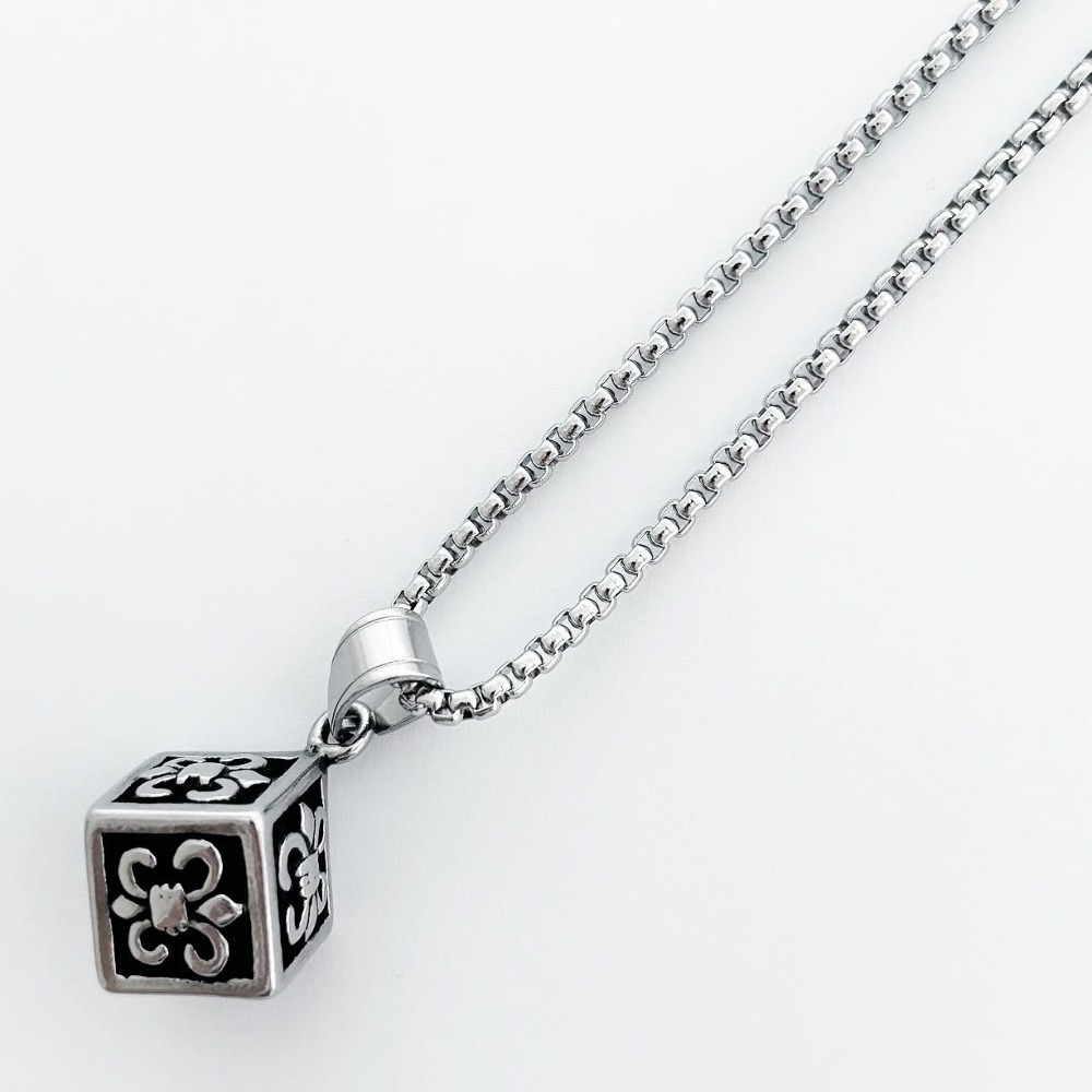A square climbing necklace