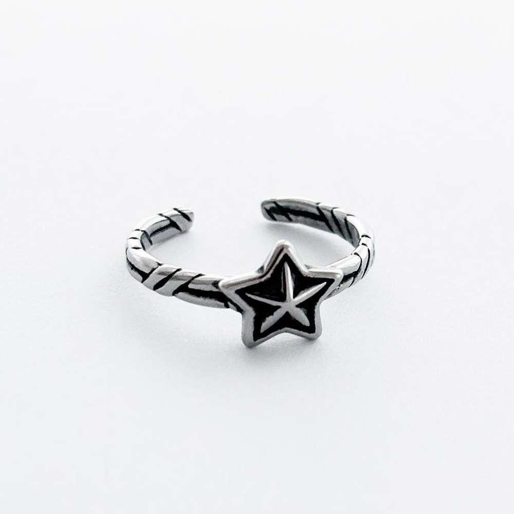 One Star T-Free Ring